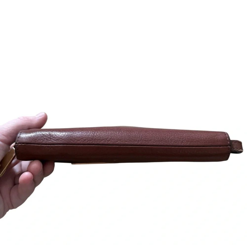 Fossil Chestnut Leather Wallet with Gold Accent - Picture 8 of 8